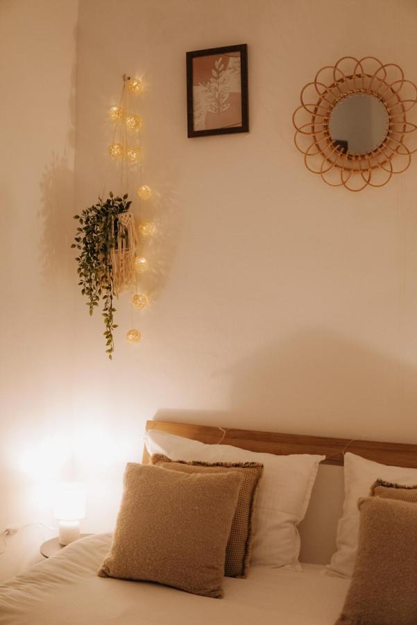 Cozy 2-Bedroom Boho-Themed Home Caransebeş Esterno foto