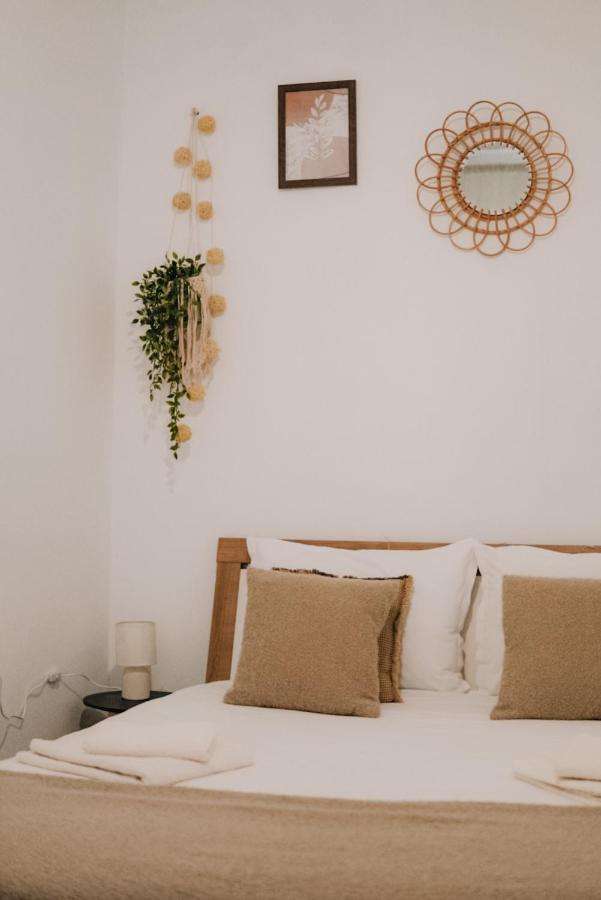 Cozy 2-Bedroom Boho-Themed Home Caransebeş Esterno foto